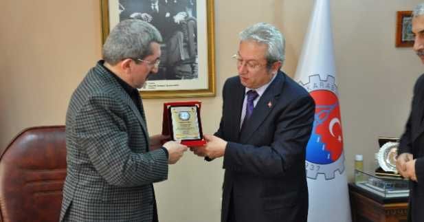 RAFET VERGİLİ TÜM-KARDER'DEN ÖDÜL 