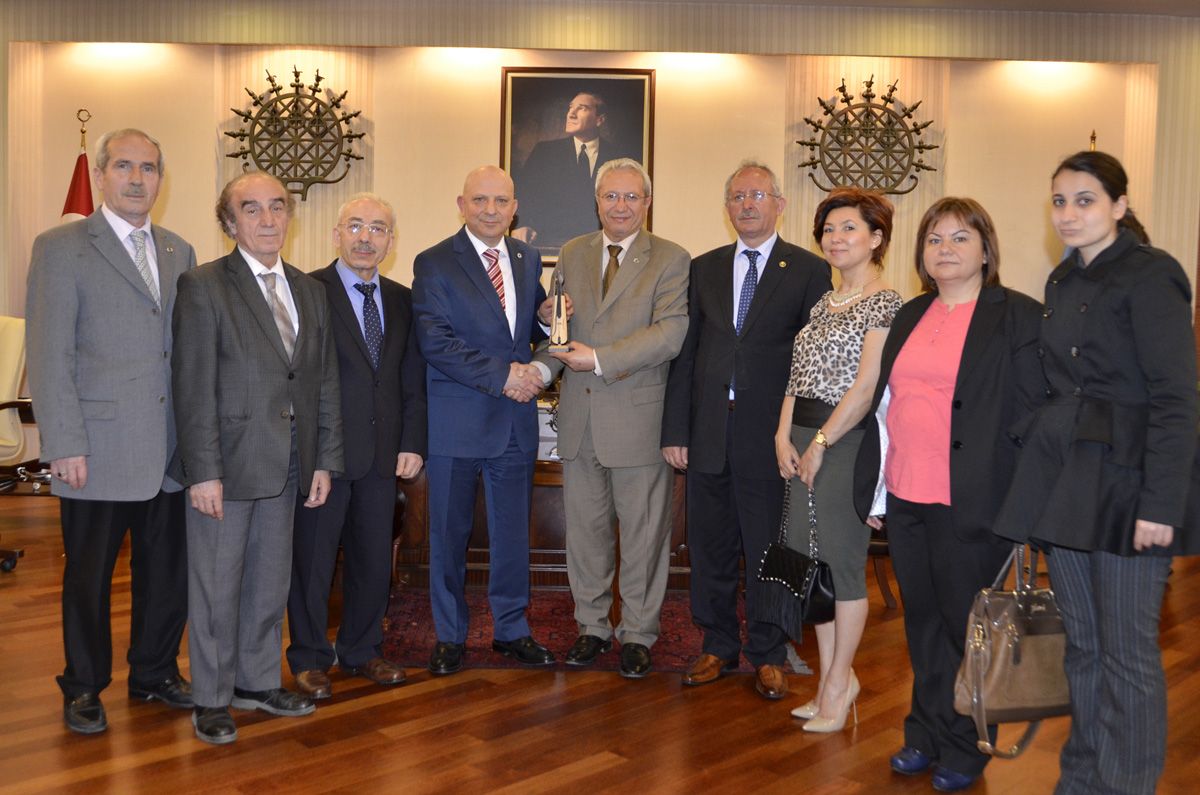 TRABZONLU HEMŞERİMİZ PRF.DR.ERKAN İBİŞ BAŞARILARIYLA ANKARADAKİ KARADENİZLİLERİN SESİ OLDU.